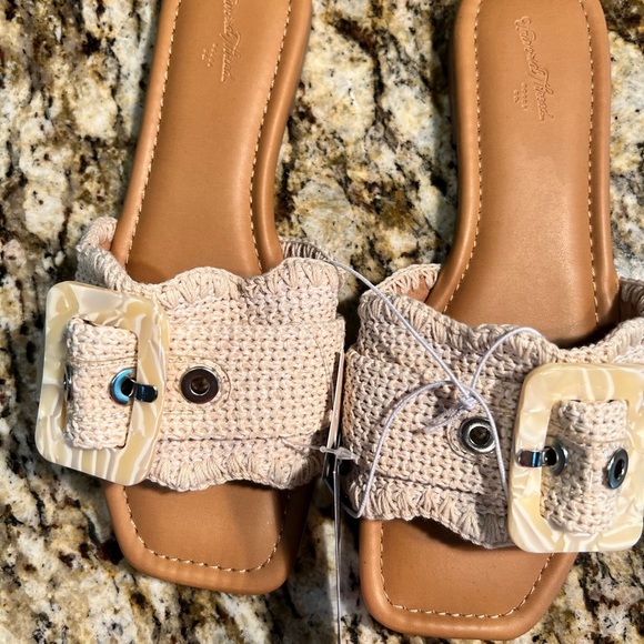 Universal Thread Tan Woven Slide Sandals - Picture 1 of 3